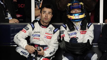 Pedro Lamy et Sébastien Bourdais dans le stand Peugeot