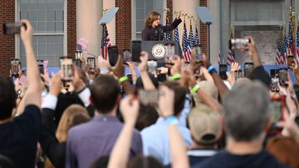 La vice-présidente Kamala Harris prend la parole après sa défaite face à Donald Trump lors de l'élection présidentielle, le 6 novembre 2024 à l'université Howard, à Washington (Etats-Unis). (KYLE MAZZA / NURPHOTO / AFP)