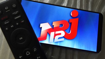 Illustration du logo de la chaîne NRJ 12. (MOURAD ALLIL / SIPA)