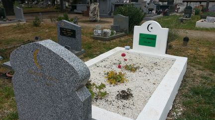 Une tombe du carré musulman du cimetière de Montfavet à Avignon (illustration). (PHILIPPE PAUPERT / RADIOFRANCE)