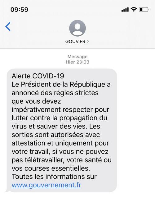 Capture d'écran du SMS envoyé par le gouvernement pour alerter les Français face à l'épidémie de coronavirus. (FRANCEINFO)