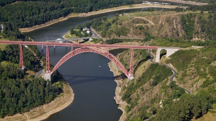 Vue aérienne du viaduc de Garabit. (BLANCHOT PHILIPPE / HEMIS.FR)