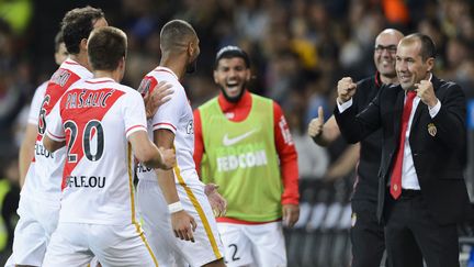 Leonardo Jardim et ses joueurs de l'ASM (FABRICE COFFRINI / AFP)