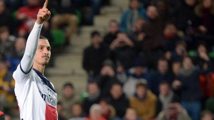 L'attaquant su&eacute;dois du Paris-Saint-Germain, Zlatan Ibrahimovic, lors de la rencontre contre Rennes, le 14 d&eacute;cembre 2013, &agrave; Rennes.&nbsp; (DAMIEN MEYER / AFP)