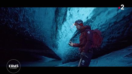 "C'est la fin d'une ère glaciaire" : voyage au cœur du glacier Vatnajökull, en Islande, dans une grotte de glace vouée à disparaître (13H15 LE SAMEDI / FRANCE 2)