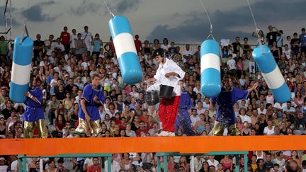 L'enregistrement d'une édition d'"Intervilles" à Bourgoin-Jallieu (Isère), en 2005. (PHOTOPQR / LE DAUPHINE LIBERE / MAXPPP)