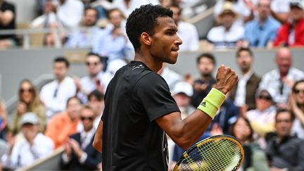 Felix Auger-Aliassime s'est qualifié pour la première fois de sa carrière au deuxième tour de Roland-Garros, dimanche. (MATTHIEU MIRVILLE / DPPI via AFP)