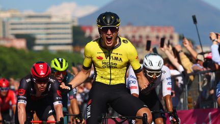 Olav Kooij, le coureur de l'équipe Visma-Lease a bike, vainqueur de la 9e étape du Tour d'Italie, le 12 mai 2024. (LUCA BETTINI / AFP)