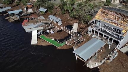 Les habitants de Floride constatent les dégâts causés par l'ouragan Hélène, vendredi 27 septembre. Certains bâtiments ont été complètement soufflés.