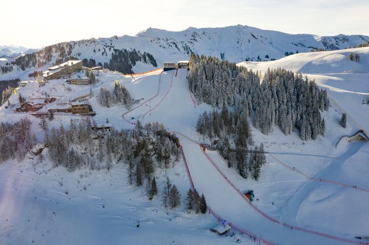 Le haut du tracé mythique de la Streif, à Kitzbühel, en Autriche, le 19 janvier 2021. (JOHANN GRODER / EXPA / AFP)