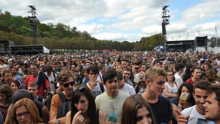 Le public de Rock en Seine, parc de Saint-Cloud (Hauts-de-Seine), le 28 août 2015.&nbsp; (NATHANAEL CHARBONNIER / FRANCE-INFO)