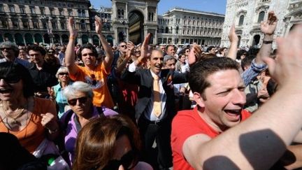 La gauche milanaise fête la victoire de Giuliano Pisapia à l'élection municipale (30 mai 2011) (AFP / Olivier Morin)