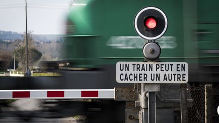 Un passage à niveau près de Montlaur, en Haute-Garonne. (ERIC CABANIS / AFP)