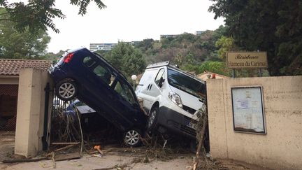 L'entr&eacute;e du hameau de Carima&iuml;, au Cannet (Alpes-Maritimes), le 6 octobre 2015. (VIOLAINE JAUSSENT / FRANCETV INFO)