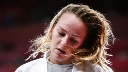 "Que manquait-il ? La mort au bout, peut-être ?", s'interroge la judokate française Margaux Pinot, ici aux Jeux olympiques de Tokyo le 28 juillet 2021, après avoir subi les coups de son compagnon, relaxé par la justice le 1er décembre 2021. (BALLET PAULINE / KMSP / AFP)