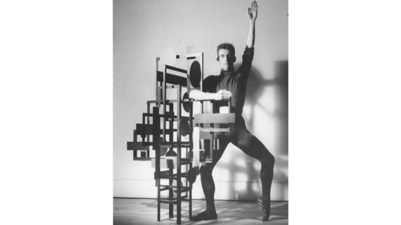 Yves Hervochon, Maurice B&eacute;jart et Spatiodynamique 16,1953. Epreuve g&eacute;latino-argentique, 20,2 x 16 cm. (PARIS, ARCHIVES EL&Eacute;ONORE DE LAVANDEYRA SCH&Ouml;FFER)