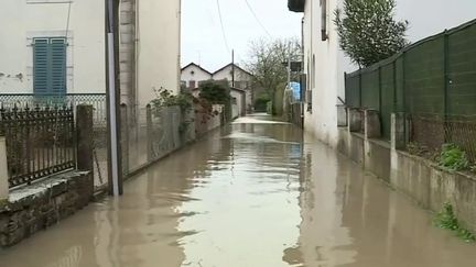 Inondations dans le Sud-Ouest : la décrue commence, avec les premières opérations de nettoyage