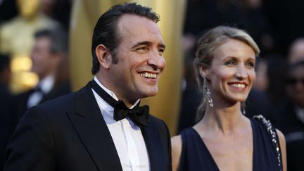 Jean Dujardin et Alexandra Lamy, le 26 f&eacute;vrier 2012 &agrave; Los Angeles (Etats-Unis) lors de la 84e c&eacute;r&eacute;monie des Oscars. (CHRIS CARLSON / AP / SIPA)