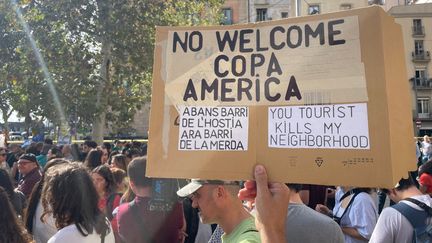 "The America's Cup is not welcome" in Barcelona (Spain) on October 13, 2024 (HENRY DE LAGUERIE / RADIO FRANCE)