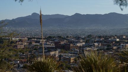 El Paso (Texas, Etats-Unis) et Ciudad Juarez (Mexique), où plusieurs corps pieds et poings liés ont été retrouvés, le 24 octobre 2020. (PAUL RATJE / AFP)