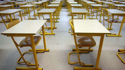 Une salle de classe vide, à Paris, le 8 janvier 2014. (Photo d'illustration) (THOMAS SAMSON / AFP)