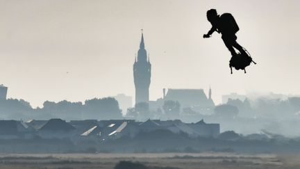 Franky Zapata : traversée de la Manche réussie sur son Flyboard