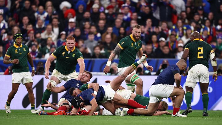 La zone des rucks a été le théâtre d'un énorme affrontement, lors du quart de finale de Coupe du monde entre la France et l'Afrique du Sud, le 15 octobre 2023 au Stade de France. (ANNE-CHRISTINE POUJOULAT / AFP)