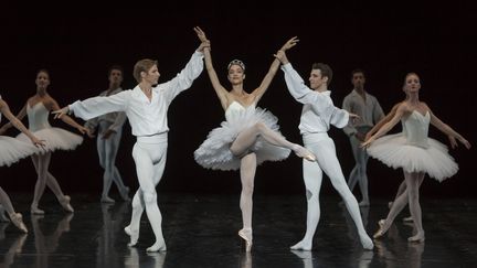 "Etudes" de Harald Lander, avec Karl Paquette, Dorothée Gilbert et Josua Hoffalt.
 (Sébastien Mathé/Opéra national de Paris)