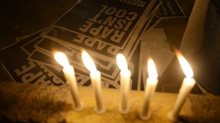 Les manifestations en hommage se poursuivent en Inde apr&egrave;s le d&eacute;c&egrave;s d'une &eacute;tudiante victime d'un viol collectif le 16 d&eacute;cembre 2012.&nbsp; (SAJJAD HUSSAIN / AFP)