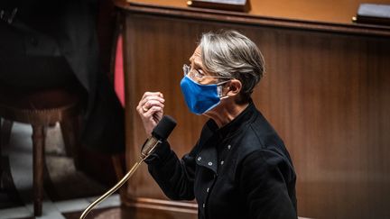 La ministre du travail, Elisabeth Borne, le 15 décembre 2020, à Paris. (XOSE BOUZAS / HANS LUCAS / AFP)