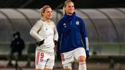 Eugénie Le Sommer et Amandine Henry en Ligue 1, le 22 janvier 2021 (MELANIE LAURENT / A2M SPORT CONSULTING)