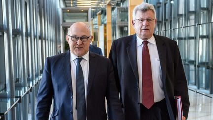 &nbsp; (Michel Sapin et Christian Eckert travaillent sur le projet de réforme © MAXPPP)