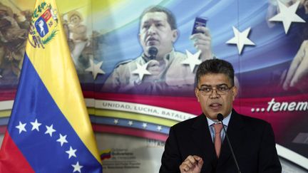 Le ministre v&eacute;n&eacute;zu&eacute;lien des Affaires &eacute;trang&egrave;res, Elias Jaua, accuse trois agents consulaires am&eacute;ricains de soutenir les manifestations antigouvernementale, lors d'une conf&eacute;rence de presse &agrave; Caracas, lundi 17 f&eacute;vrier.&nbsp; (LEO RAMIREZ / AFP)