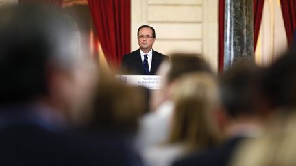 Fran&ccedil;ois Hollande tient une conf&eacute;rence de presse, le 16 mai 2013, &agrave; l'Elys&eacute;e.&nbsp; (PATRICK KOVARIK / AFP)