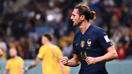 Adrien Rabiot célèbre son but inscrit lors du match de Coupe du monde entre la France et l'Australie à Doha, le 22 novembre 2022. (JEWEL SAMAD / AFP)