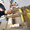 Dans les pharmacies françaises,&nbsp;des centaines de médicaments manquent pendant parfois plusieurs semaines. (MAXPPP)