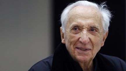 L'artiste&nbsp; Pierre Soulages au musée Soulages à Rodez, France, 28 mai 2014. (GUILLAUME HORCAJUELO / EPA)