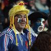 Deux supporters fran&ccedil;ais lors du match des Bleus en Nouvelle-Z&eacute;lande, le 15 juin 2013 &agrave; Christchurch.&nbsp; (ANTHONY PHELPS / REUTERS)