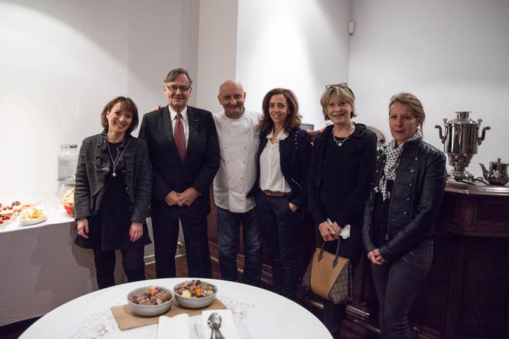 Le CA de l'UFE avec en partant de la gauche : Caroline Girard, secrétaire générale - Gérard Charpentier, vice-président Christian Faure, vice-président - Karine Jolicoeur Delvolvé, présidente - Michèle Ferrant Doat, trésorière - Anne Desmoulins, administratrice (CARROUSEL PRODUCTION INC.)