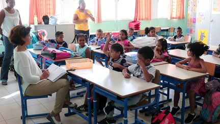 Une salle de classe dans une école primaire de la Réunion (RICHARD BOUHET / AFP)