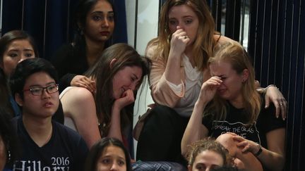 Les supporters de Clinton à la soirée électorale de New-York. (LUCY NICHOLSON / REUTERS)