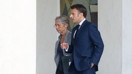 La Première ministre, Elisabeth Borne, et le président, Emmanuel Macron, à l'Elysée le 23 mai 2022. (JACQUES WITT / SIPA PRESS/SIPA / SIPA)