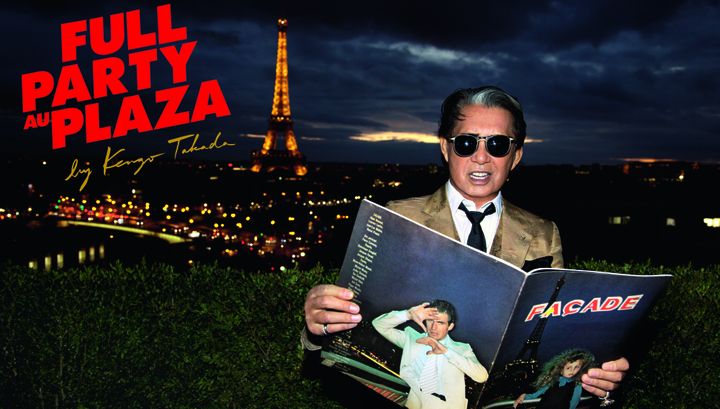 Façade 16 : Même lieu, même situation 40 ans après, Kenzo Takada pose sur la terrasse du Plaza Athenée avec Façade n°1 dans les mains
 (Victor Matussière ©Façade Magazine/Alain Benoist)