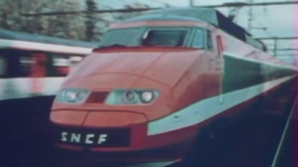 Mardi 25 février, une page se tourne à la SNCF. Patrick, le premier TGV lancé en 1978, très reconnaissable avec sa couleur orange, est en pleine tournée d'adieux. (FRANCE 2)