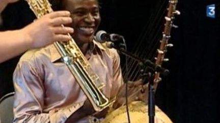 Sloï et Adama Yalomba revisitent les musiques traditionnelles
 (Culturebox)