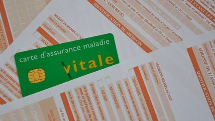 Carte vitale et feuilles de soins. (CITIZENSIDE/GERARD BOTTINO / citizenside.com)