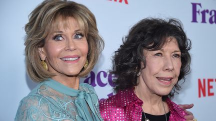 Jane Donda et Lily Tomlin jouent dans la série "Grace &amp; Frankie", à Los Angeles, le 22 mars 2017. (? PHIL MCCARTEN / REUTERS / X01882)