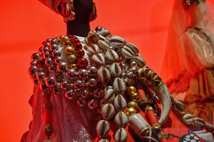 Exposition&nbsp;"Carnaval de Rio"&nbsp;au Centre National du Costume de Scène à Moulins, le 2 décembre 2021 (THIERRY ZOCCOLAN / AFP)