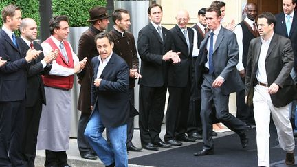 LE FOUQUET'S (2007) A peine &eacute;lu, Nicolas Sarkozy fait pol&eacute;mique en c&eacute;l&eacute;brant sa victoire au Fouquet's, un c&eacute;l&egrave;bre restaurant parisien, r&eacute;put&eacute; pour sa client&egrave;le hupp&eacute;e. (THOMAS COEX / AFP)