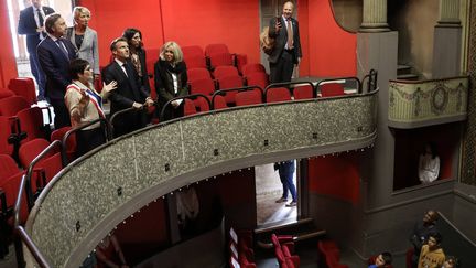 Le président Emmanuel Macron visite avec son épouse Brigitte Macron et la ministre de la Culture Rima Abdul Malak le théâtre à l'italienne de Guéret (Creuse), le 16 septembre 2022 (STEPHANE LEMOUTON-POOL / SIPA)